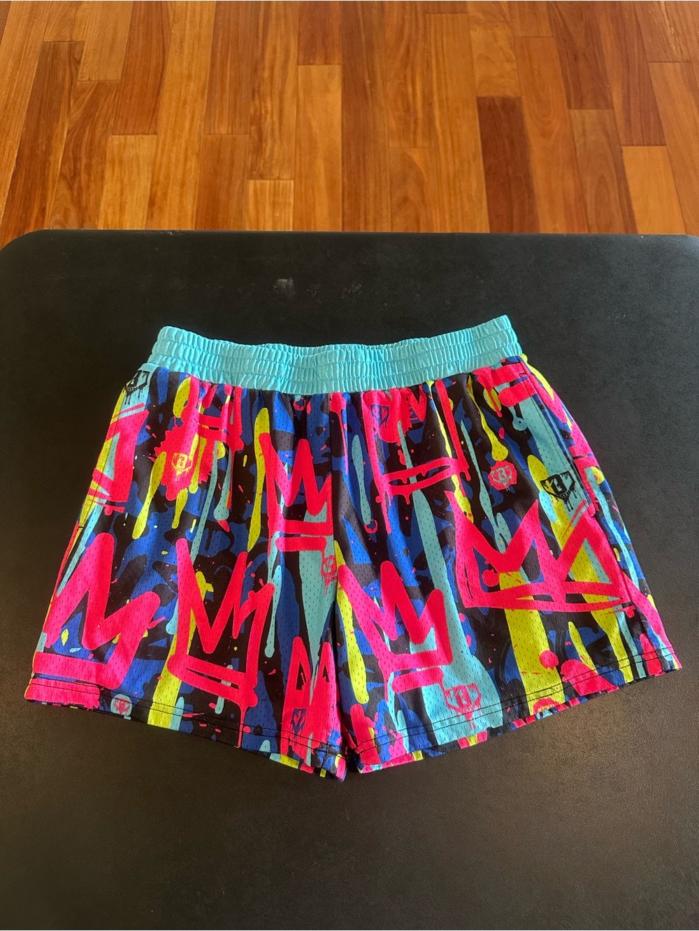 B101 Men’s Vibrant Graffiti Print Athletic Shorts - Aqua Waistband Size Medium